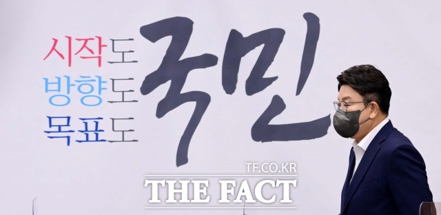 국민의힘 비상대책위원회는 29일 권성동 원내대표가 비대위원장 직무대행을 맡기로 한 것에 합의했다. 박정하 수석대변인은 이날 오전 비대위 회의 직후 기자들과 만나 비대위원들의 의견을 모아 만장일치로 합의했다고 밝혔다. /남윤호 기자