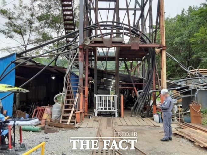 29일 오전 10시6분쯤 경북 봉화군 재산면 갈산리의 한 광산에서 매몰사고가 발생해 소방당국이 긴급 구조에 나섰다/경북소방본부 제공