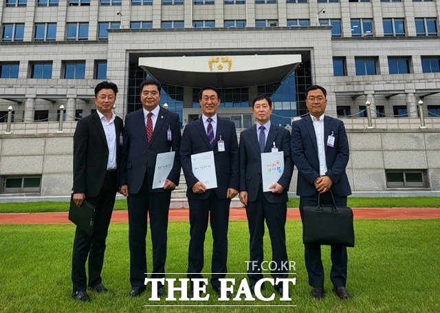 이용록 홍성군수는 지난 29일 용산 대통령실을 방문, 강승규 시민사회수석을 만나 지역발전을 위한 주요 현안 사업을 설명하고 정부 차원의 지원을 건의했다. / 홍성군 제공