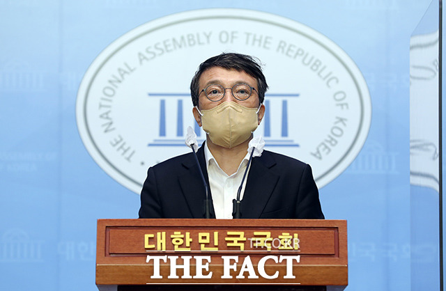 경찰이 윤석열 대통령과 대장동 개발 시행사 화천대유 대주주 김만배 씨가 친분이 있다고 주장한 혐의를 받는 김의겸 더불어민주당 의원을 불송치 결정했다. /이선화 기자