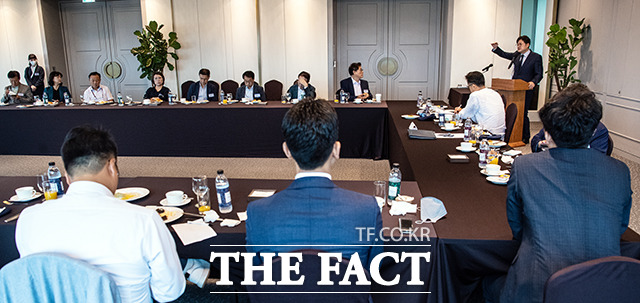 한국인터넷신문협회 주요 임원들과 관계자들이 포럼에 참석하고 있다.