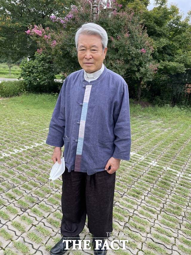 익산 모현동 성당에서 만난 박창신 신부는 평소 선을 행하도록 명령받은 사제들로서는 피할 수 없는 사명이 있다며 낮은 곳을 찾고, 어려운 이웃과 함꼐 하는 것이라 했다. 사진=김도우 기자