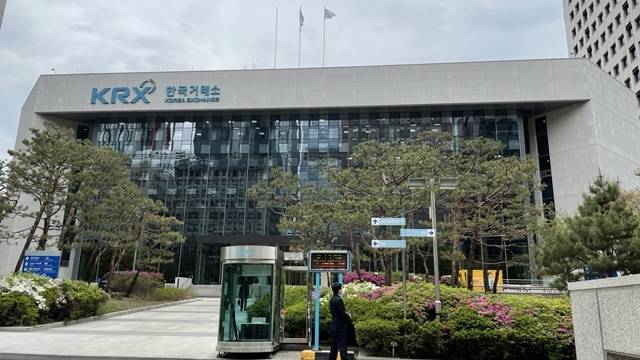 한국거래소 코스닥시장본부는 기업심사위원회(이하 기심위)가 코오롱티슈진에 부여한 개선기간 1년이 종료됐다고 31일 공시했다. /박경현 기자