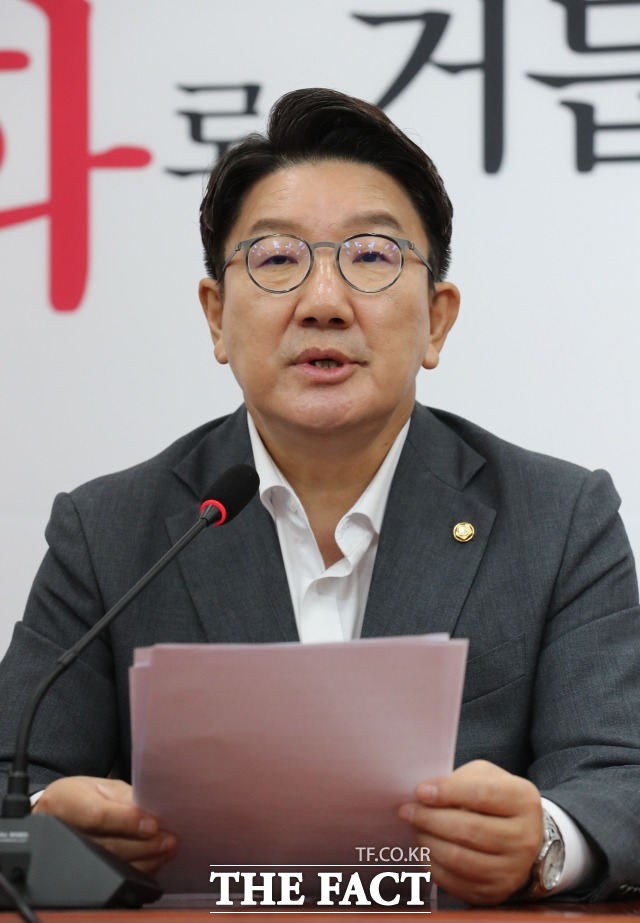 권성동 국민의힘 원내대표는 1일 이재명 더불어민주당 대표를 향해 쌍방울 그룹의 검은 커넥션이 차례차례 드러나고 있다고 주장했다. /이새롬 기자