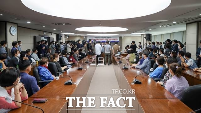 8월 31일 오후 마포구청에서 열린 자원회수시설 입지 선정 관련 긴급성명 기자회견에 주민들이 참석해 있다. /마포구 제공