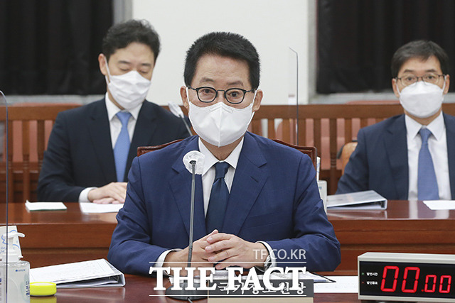 서해 공무원 피격 사건을 수사 중인 검찰이 박지원 전 국정원장의 비서실장을 불러 조사했다. /국회=이선화 기자