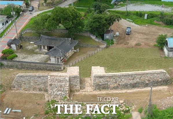 홍성군 결성읍성 정비사업의 최대 난제였던 ‘동문지 문루 건립’에 대한 현상변경 심의가 지난달 26일 충남도 문화재소위원회에서 통과됐다. / 홍성군 제공