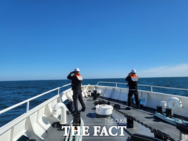 2일 오전 전북 부안군 왕등도 서방 3.3km 인근 해상에서 조업 중이던 선원 1명이 실종 돼 해경이 수색 작업을 벌이고 있다. /부안해경 제공
