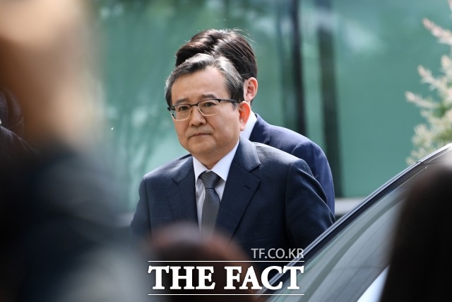 김학의 전 법무부 차관이 2019년 서울동부지검에 피의자 신분으로 출석하고 있다. /이새롬 기자