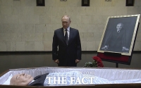  푸틴, 정치 노선 달랐던 고르바초프 조문... '장례식은 불참' [TF사진관]