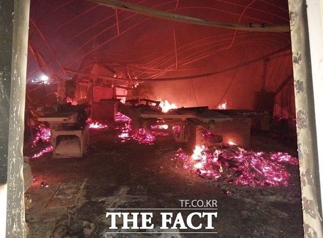 청송 목가구 제조 공장 화재. /경북소방본부 제공