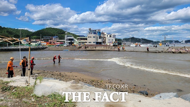 6일 오후 1시께 부산 기장군 임랑교 앞바다에서 70대 남성이 실종돼 소방당국이 수색 작업을 벌이고 있다. /소방본부 제공