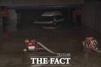  [속보] 포항 침수 아파트 실종 30대 남성 구조 '기적 생환'