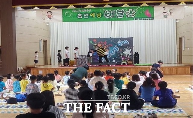 장흥군이 흡연 음주 예방프로그램을 실시하고 있다/장흥군 제공