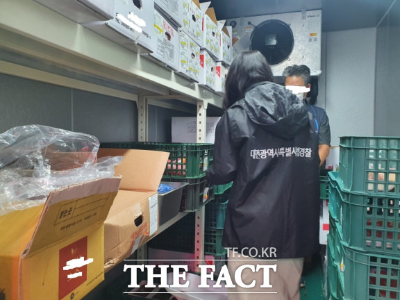 대전시 특별사법경찰이 유통기한이 지난 축산물을 판매한 업체 등 4곳을 적발했다. / 대전시 제공