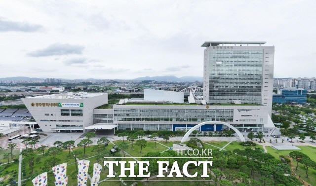 광주시는 2023년도 생활임금을 시급 1만1930원으로 결정하고 8일자로 고시한다고 밝혔다. 사진은 광주광역시청사 전경./광주시 제공