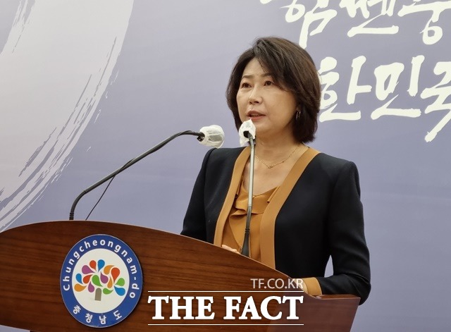 충남도 주향 대변인은 13일 도청 프레스센터에서 홍성의료원장 후보자에 대한 부적합 채택한 것과 관련해 기자회견을 하고 있다. / 내포 = 최현구 기자