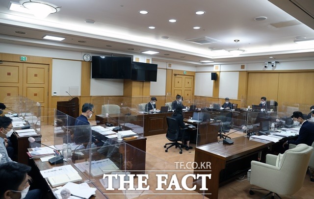13일 대전시의회 행정자치위원회 회의 모습 / 대전시의회 제공