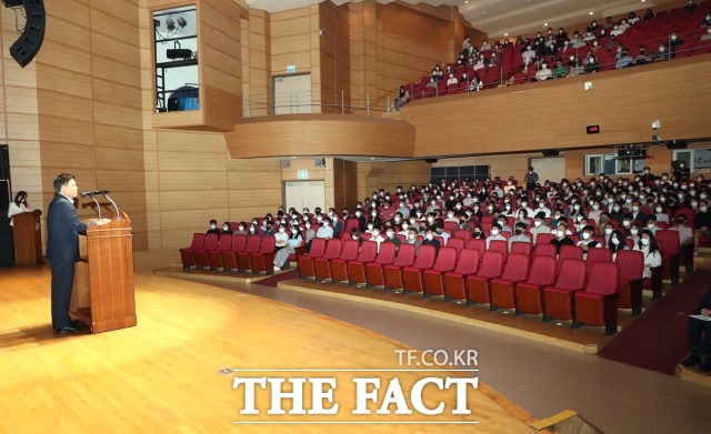 이학수 시장은 “정읍시 청렴도 하락으로 시민들의 행정에 대한 불신이 커졌다”며 “앞으로 시민들의 말에 더 귀 기울이고 더 소통해 모든 시민이 공감하는 행정으로 신뢰를 회복해 나가자”고 말했다. / 정읍시 제공