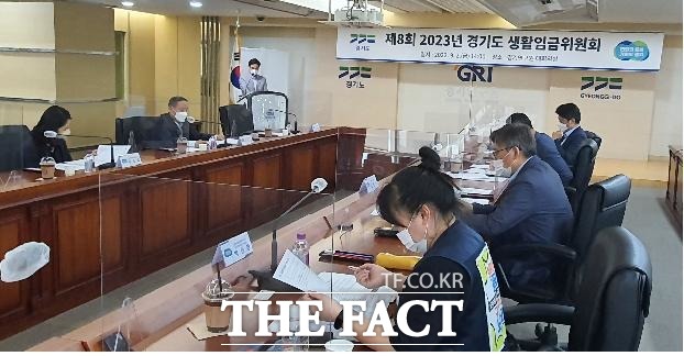 경기도가 각계 인사가 참여한 가운데 생활임금위원회를 열고, 올해 생활임금 심의를 하고 있다. /경기도 제공