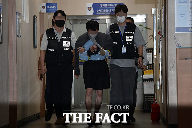 서울 신당역 화장실에서 직장동기 였던 20대 여성 역무원을 살해한 혐의를 받는 30대 남성의 구속 여부가 이르면 16일 결정된다. /남윤호 기자