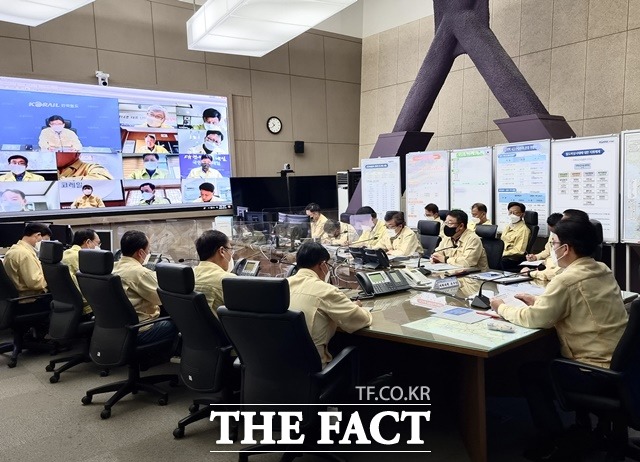 코레일은 태풍 ‘난마돌’에 대비해 18일 오전 대전사옥에서 나희승 사장 등 전국 소속장이 참석한 긴급 영상회의를 열었다. / 코레일 제공