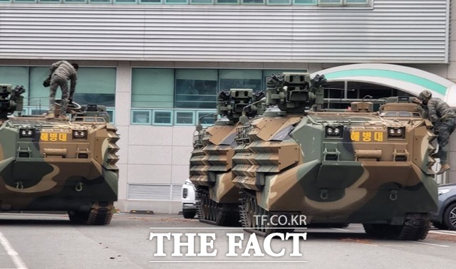 18일 경북 포항시가 제14호 태풍 난마돌 북상 소식에 침수 우려지역인 청림동, 인덕동, 동해면의 해안가 주택에 주민들에게 대피를 독려했다. /경북소방본부 제공