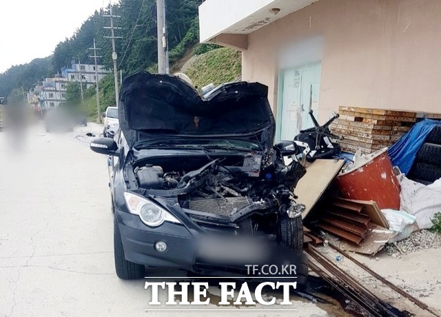 경북 울릉에서 음주운전으로 인한 사고로 파손된 SUV 차량 /독자제공
