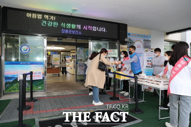 장흥군이 아침식사 캠페인을 실시했다/장흥군 제공