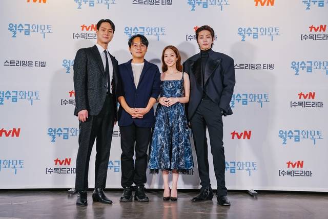 배우 고경표, 남성우 감독, 박민영 김재영(왼쪽 부터)가 19일 열린 tvN 월수금화목토 온라인 제작발표회에 참석했다. /tvN 제공