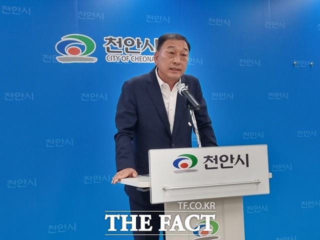 안동순 천안문화재단 대표이사가 19일 천안시청 브리핑실을 방문해 천안흥타령춤축제 2022의 성공적 개최를 위해 시민의 적극적입 혐조를 당부했다. / 천안=김경동 기자