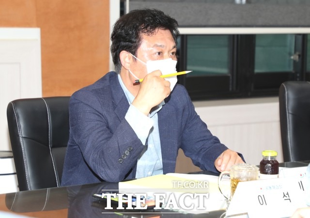 이학수 시장은 구절초 축제가 3년 만에 열리면서 많은 관람객이 몰릴 것으로 예상된다며 안전요원과 자원봉사자를 충분히 배치하는 등 안전관리에 총력을 기울여 달라고 요청하고 “특히 어르신들이 경로당에서 좀 더 쾌적하고 편안한 생활할 수 있도록 시설관리에 최선을 다 해 달라”고 말했다. / 정읍시 제공