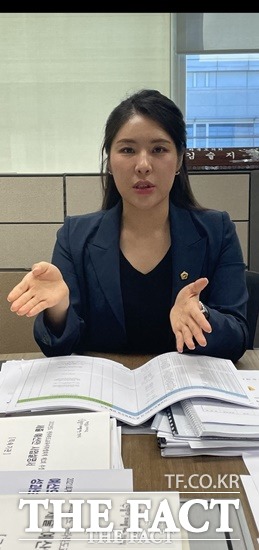 김슬지 전북도의원은 2023 새만금 잼버리 참가비 지원 조례는 청년 학생 시각으로 해석해 달라고 말했다. /전주=김도우 기자