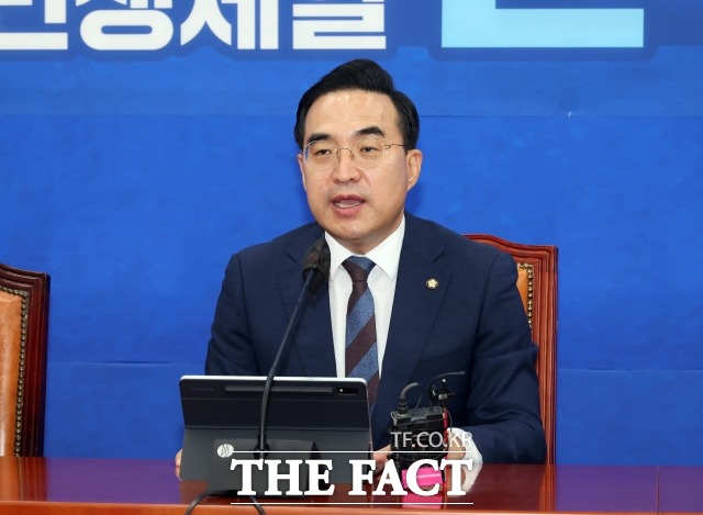 박홍근 더불어민주당 원내대표가 지난 20일 윤석열 대통령이 한 첫 유엔(UN) 총회 기조연설 내용을 두고 외교의 시험대인 유엔에서의 첫 연설은 너무 추상적이고 하나마나한 한가롭고, 공허한 단어들의 조합에 불과했다라고 비판했다. /이새롬 기자