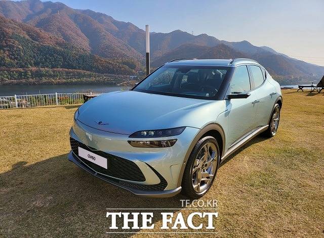 현대자동차그룹이 미국 자동차 전문미디어 오토모티브 뉴스가 주관하는 PACE 어워드에서 CCU(차량 유무선 통신 통압 제어기) 개발 과정에서 협력사와의 뛰어난 협업을 인정받아 PACE 이노베이션 파트너십 어워드를 수상했다. 사진은 CCU가 적용된 제네시스 첫 전용 전기차 GV60. /서재근 기자