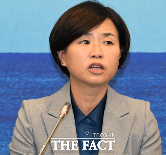 더불어민주당 서은숙 부산시당위원장은 21일 오전 부산 해운대 벡스코에서 열린 민주당 현장 최고위원회 회의에서 지난 지방선거에서 무너진 전국 정당 민주당을 복원하겠다며 이같이 밝혔다. /부산=조탁만 기자.