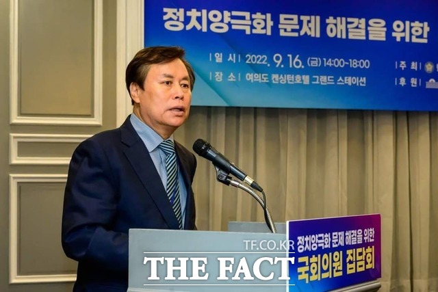 도종환 더불어민주당(충북 청주흥덕) 의원 / 출처=도종환 국회의원 페이스북