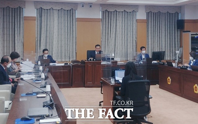 22일 대전시의회 복지환경위원회 회의에서 위원들이 안건을 심의하고 있다. / 대전=라안일 기자