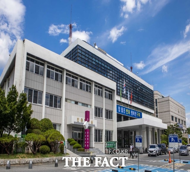 경북 구미시청에서 근무하던 30대 여성 공무원이 자택에서 숨진 채 발견됐다. 구미시청 전경./더팩트DB