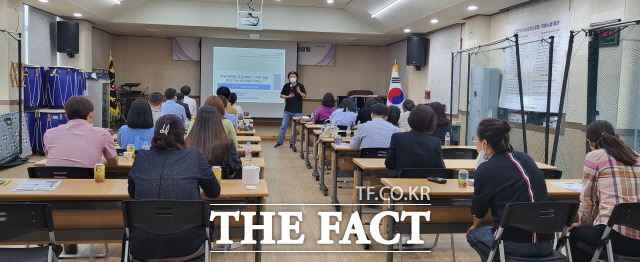 강진군장애인종합복지관에서 복지 사각지대 발굴 지원을 위한 간담회를 실시하고 있다/강진군 제공