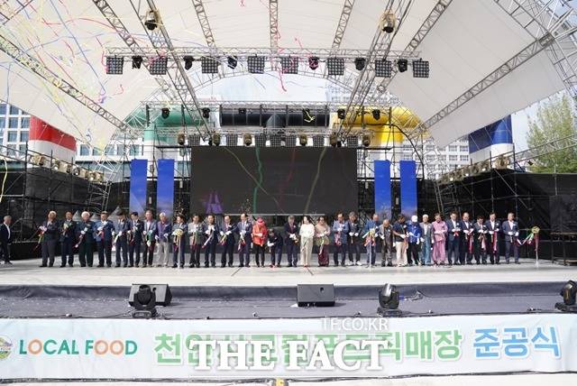 동천안농협과 천안농협, 천안시가 공동 투자한 도심형 로컬푸드매장이 26일 개장했다. / 천안시 제공