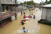  '기후 위기의 악몽'…필리핀을 휩쓴 슈퍼 태풍 '노루' [TF사진관]