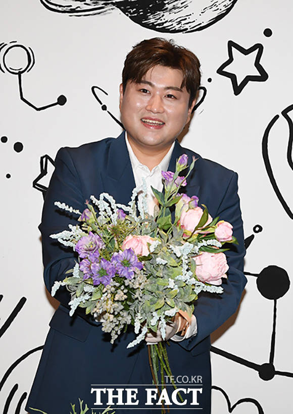 트로트가수 김호중이 2022 더팩트 뮤직 어워즈 출연까지 확정지으며 활발한 활동을 이어간다. /박현우 인턴기자