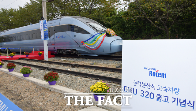 국내 최초 시속 320km 동력분산식 고속열차 EMU-320./경남도 제공