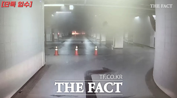26일 화재 당시 대전현대아울렛 지하주차장 진입 차량 블랙박스 영상 캡처 / 독자 제공