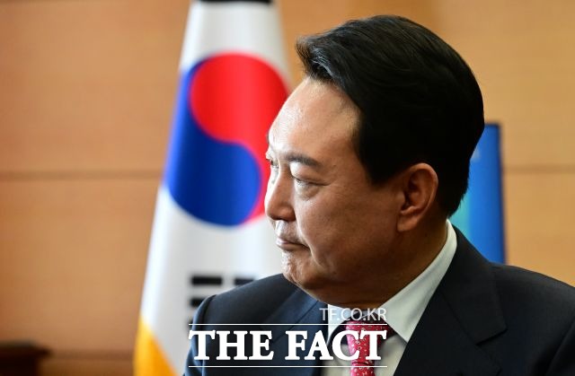 지난 3월 치러진 대선에서 여성의 투표율이 남성보다 다소 높았던 것으로 나타났다. 1일 중앙선거관리위원회가 발표한 제20대 대선 투표율 분석 결과를 보면 여성의 투표율은 77.5%, 남성은 76.8%이었다. /대통령실 제공