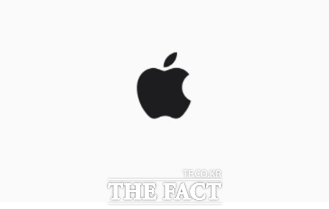 애플 주가가 29일 4.9% 하락한 데 이어 30일에도 3% 빠지면서 주가가 138.2달러로 밀렸다.시가총액도 2조2200억 달러대로 줄어들었다. 애플로고 /애플