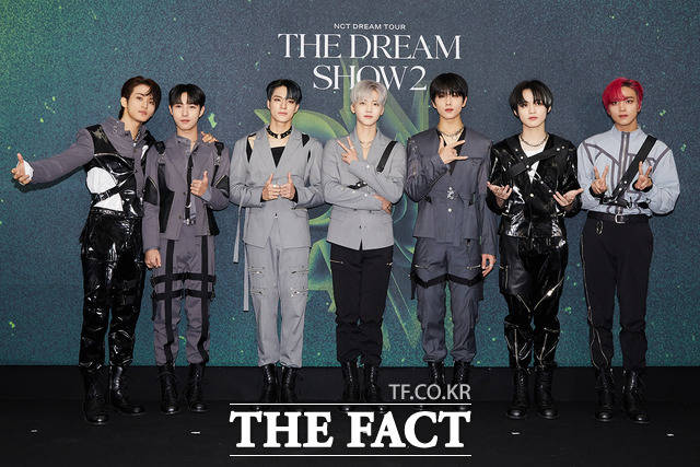 그룹 NCT드림이 8일 오후 서울 송파구 서울올림픽주경기장에서 열린 두 번째 단독 콘서트 THE DREAM SHOW2 - In A DREAM 기자회견에서 포즈를 취하고 있다. /남용희 기자