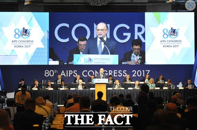 한국이 2023 AIPS 총회를 개최하게 됐다. 사진은 지아니 멜로 AIPS 회장이 2017년 평창에서 펼쳐진 AIPS 총회에서 발언하는 장면. /한국체육기자연맹 제공