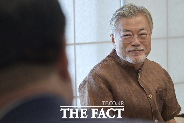 여야는 4일 오전 국방부에서 열린 국회 국방위원회 국정감사에서 서해 공무원 피격 사건과 관련한 문재인 전 대통령의 감사원 서면조사 통보를 두고 격돌했다. 여야는 고성이 오가는 팽팽한 설전을 벌이며 감사가 파행 직전까지 치닫기도 했지만 우여곡절 끝에 재개됐다. /뉴시스